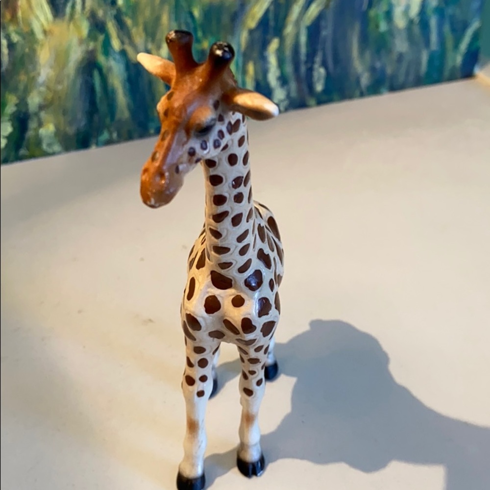 Small Giraffe - Picture 4 of 7